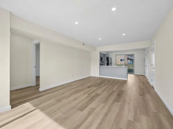 506 Bradley Ct #505, Princeton, NJ 08540