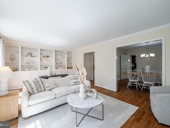 4th image of 4616 Arlington Blvd