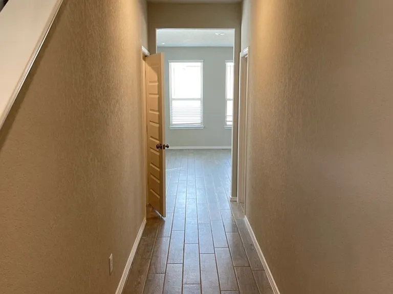 2532 Ayers Dr — Photo 2