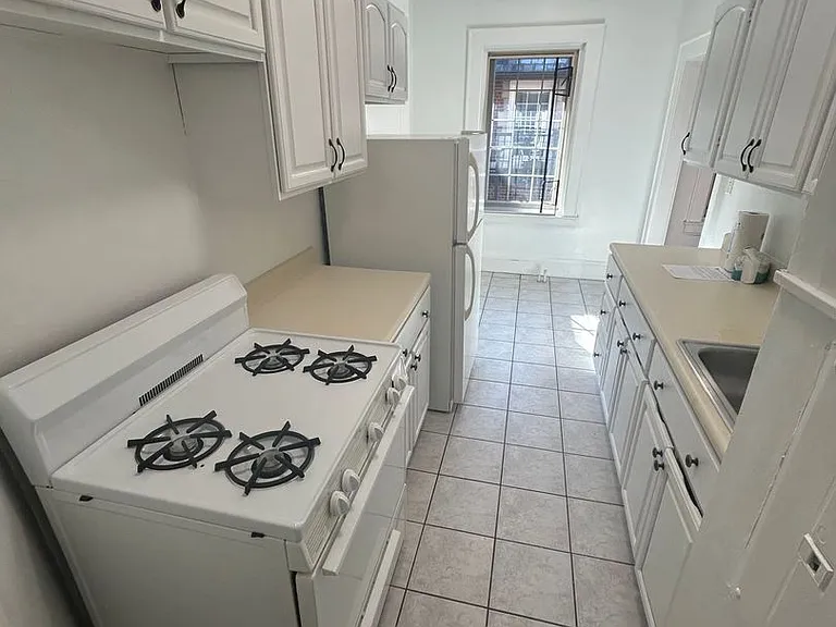 St. Luke's Place Apartment Homes — Photo 4