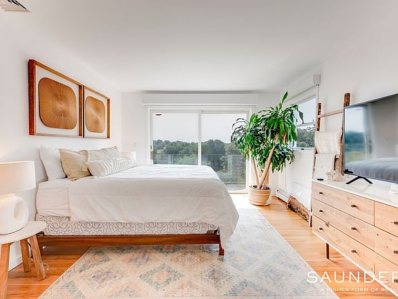 4th image of 30 Fairlawn Dr