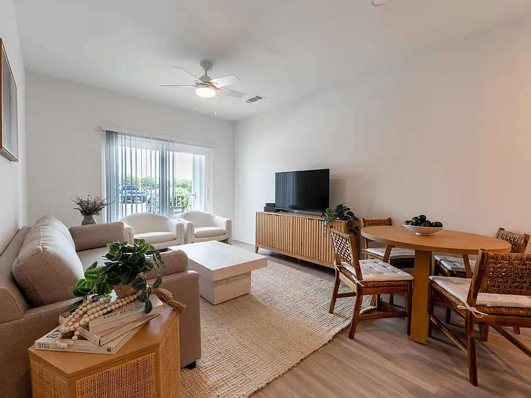 Sunnyside Apartments — Photo 10