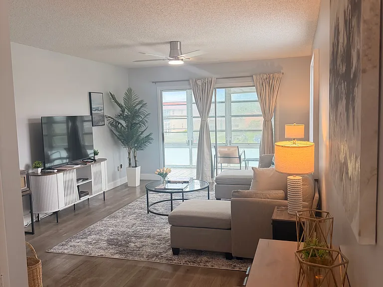 75 Royal Oak Ct #201 — Photo 32