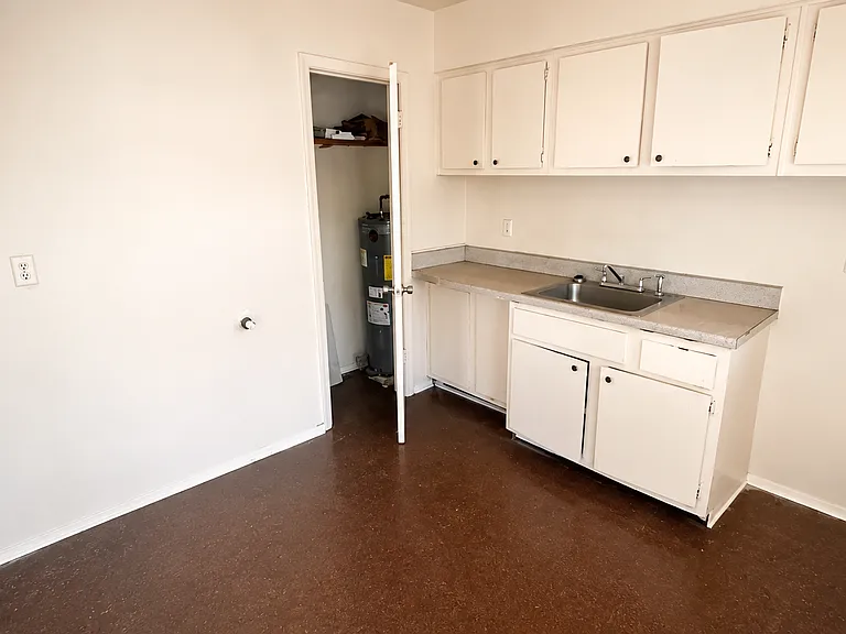 325 Greenlaw Ave #14 — Photo 4