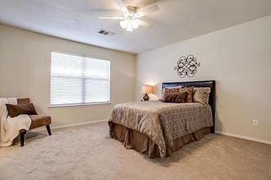 4th image of 2832 Park Place Dr