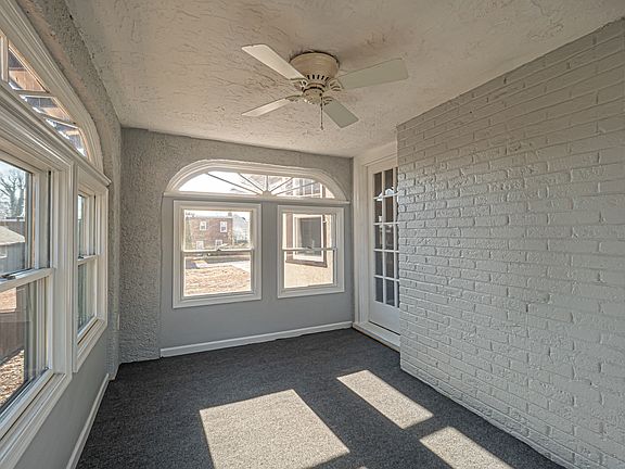 3rd image of 2418 Linden Dr
