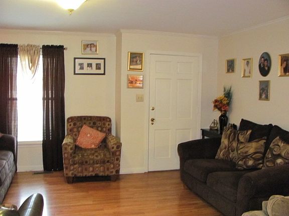5th image of 753 Hart Dr
