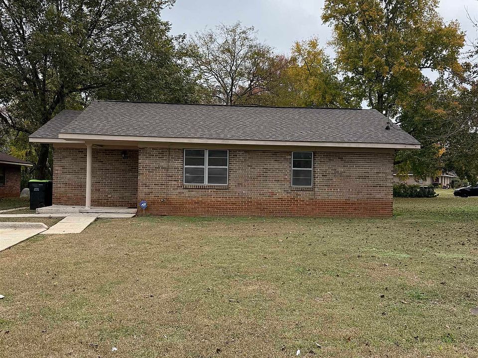 1st image of 102 Elm Ct NE