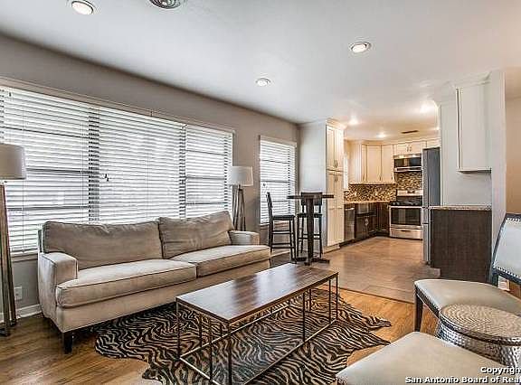 5th image of 115 Knibbe Ave