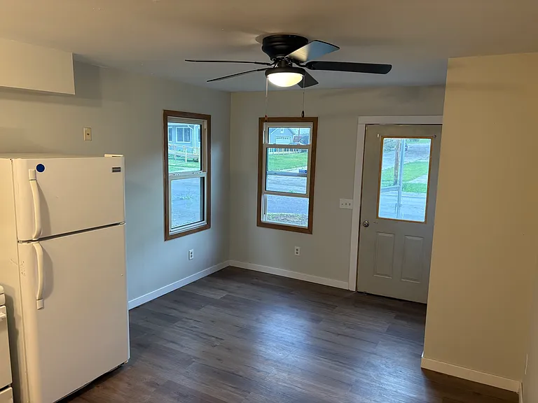 875 Union St — Photo 3