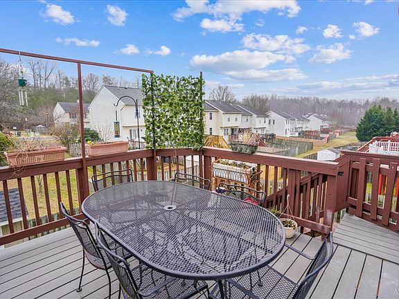 3rd image of 913 Kings Crest Dr