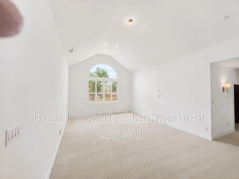 809 Jamestown Ln — Photo 45