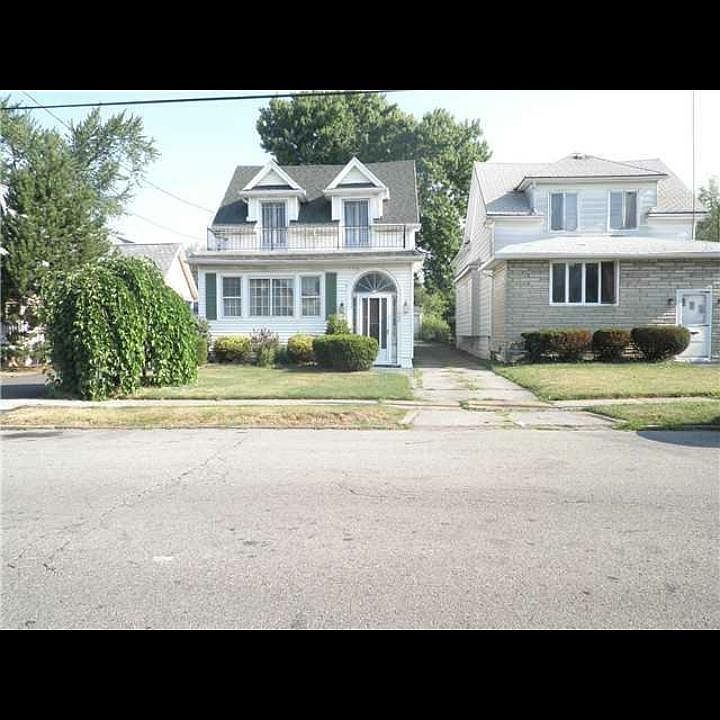1st image of 596 Winspear Ave