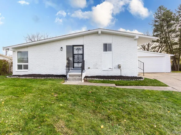 83 Meadle Ct, Mount Clemens, MI 48043