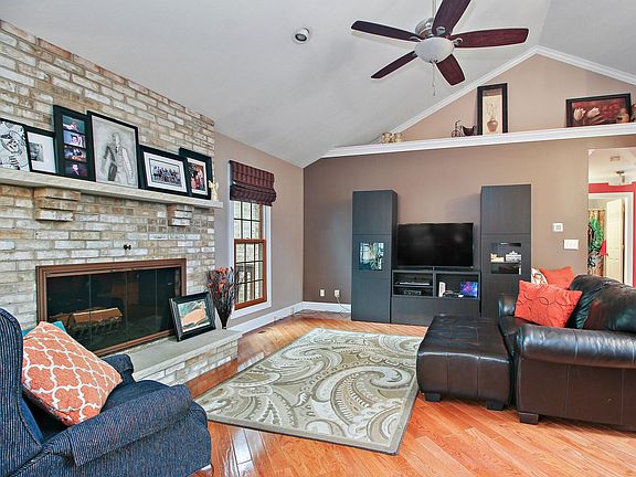 4th image of 112 N Hamilton Dr