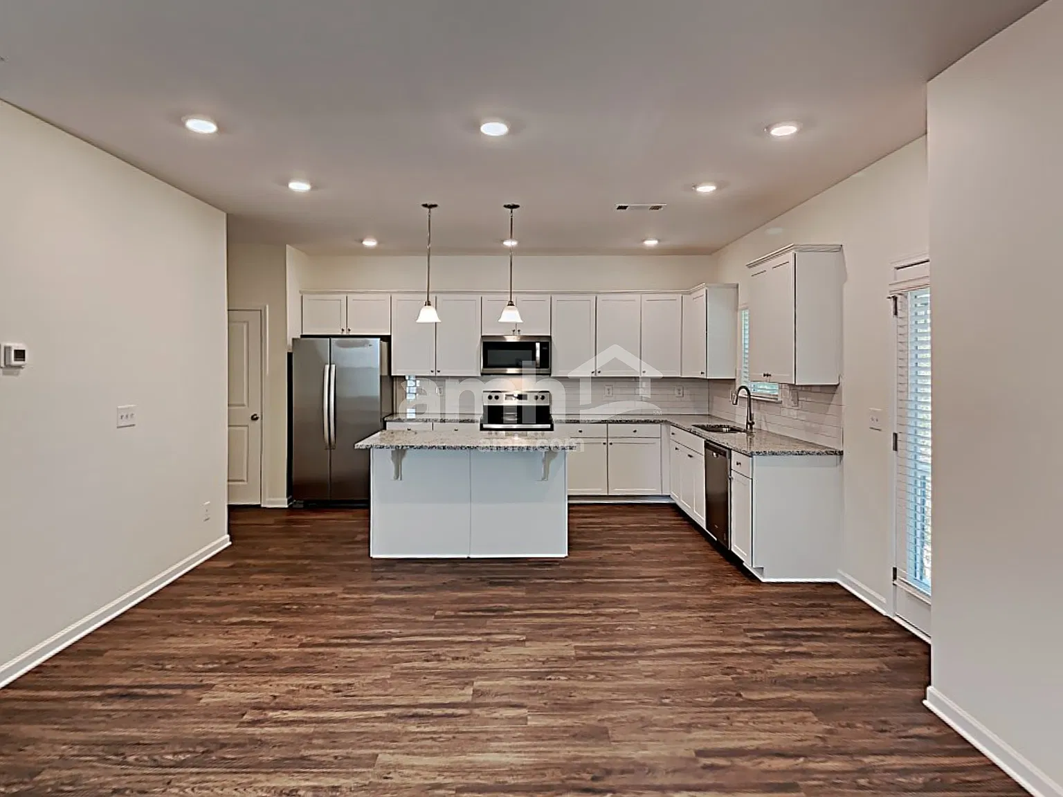 5 bed, 3.5 bath, 2483 sqft, $2,460 — Photo 4