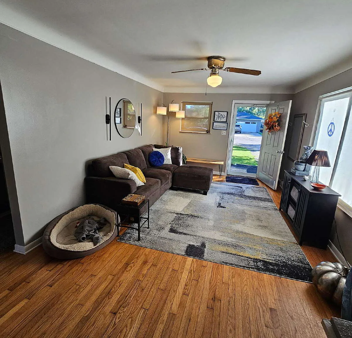 2 bed, 1.0 bath, 998 sqft, $1,595 — Photo 2