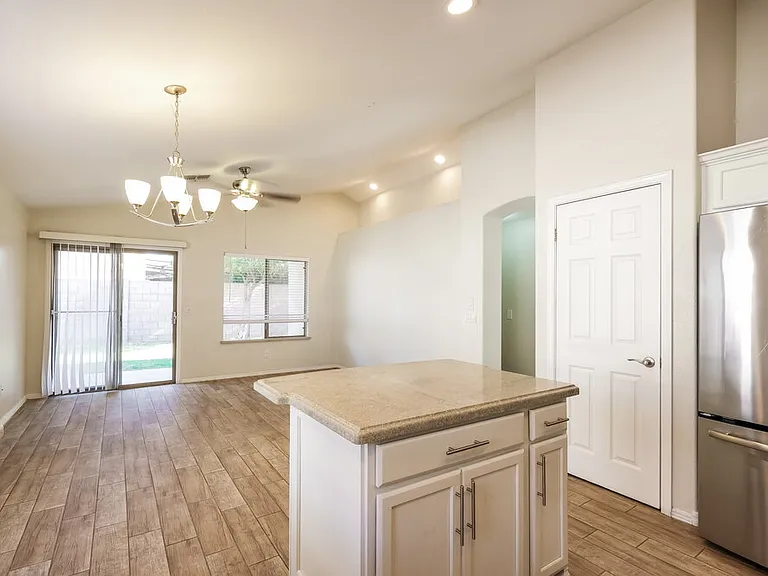 10559 W Amelia Ave — Photo 8