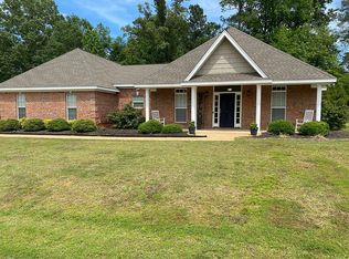 983 White Oak Ln, Starkville, MS 39759