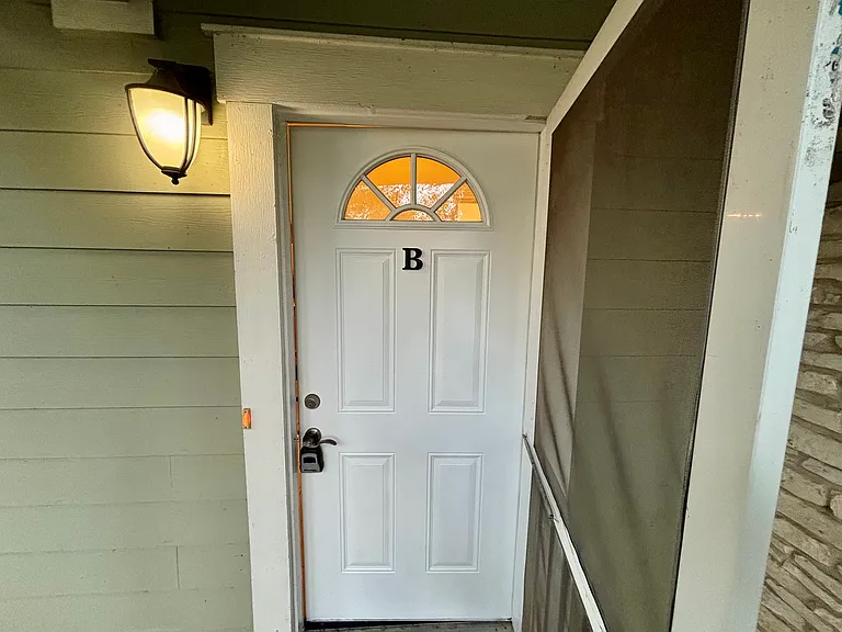 102 Hitching Post Dr #B — Photo 2