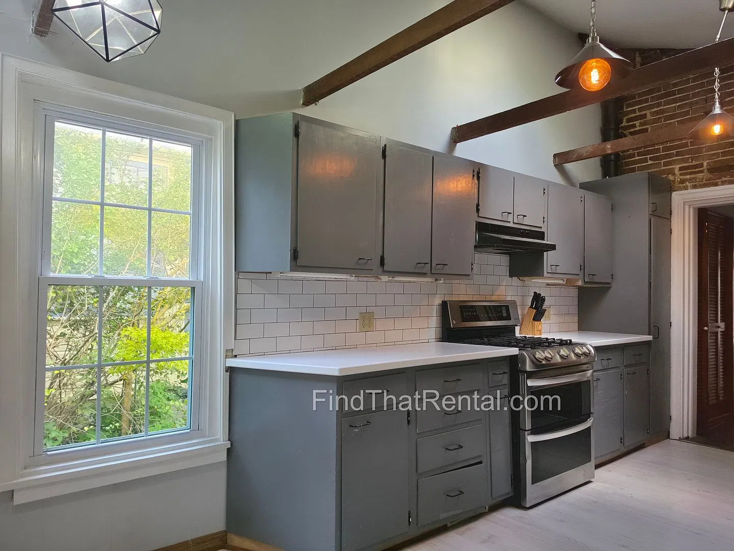 Cat-Friendly Spacious and Bright Downtown Carlisle Historic Home for Rent — Photo 3