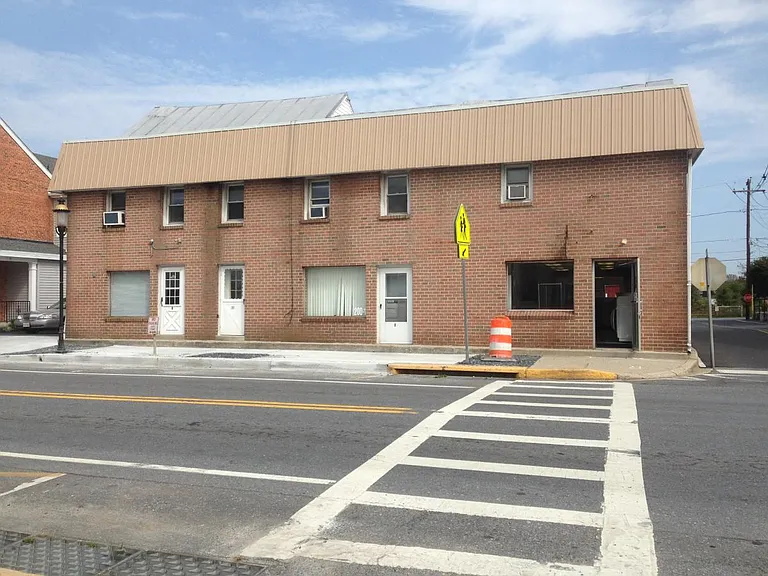 202 W Main St #4 — Photo 1