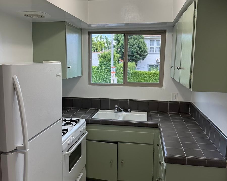 1st image of 7205 Fountain Ave APT 4