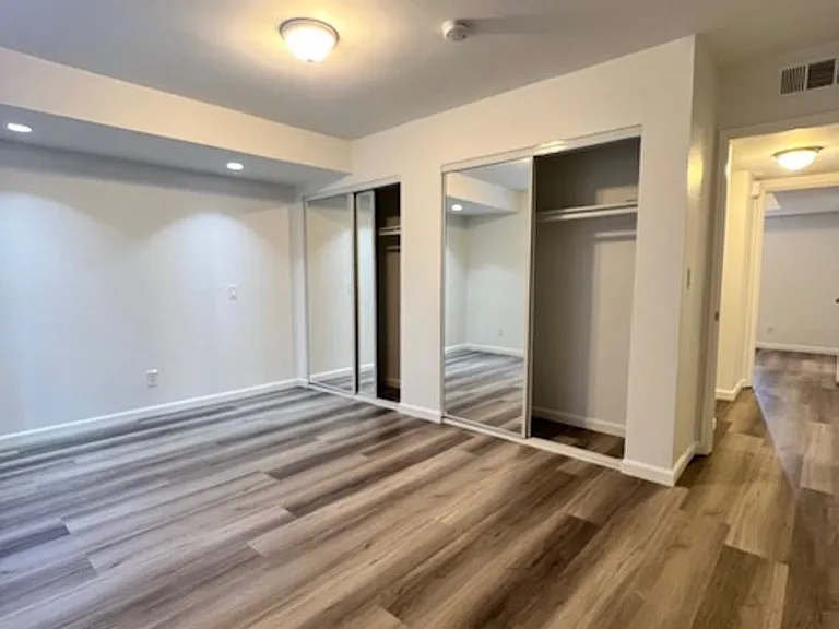 176 S Virgil Ave — Photo 10