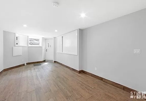 4th image of 224 New York Ave #G