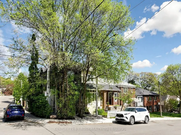 195 Wheeler Ave, Toronto, ON M4L 3V5