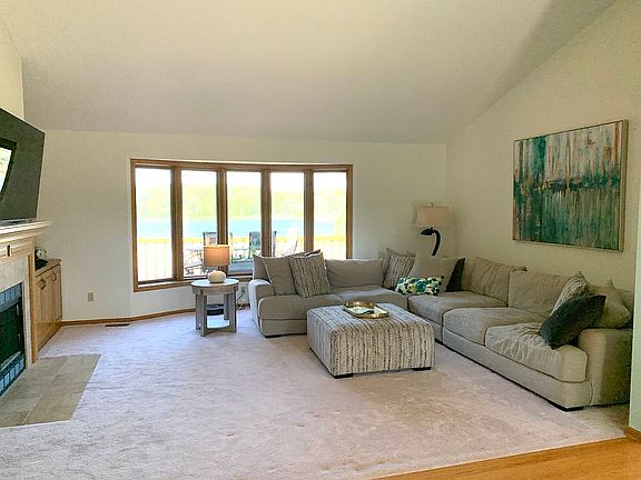 3rd image of 4124 Woodhill Dr
