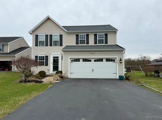 5784 Willow Creek Ln, Sanborn, NY