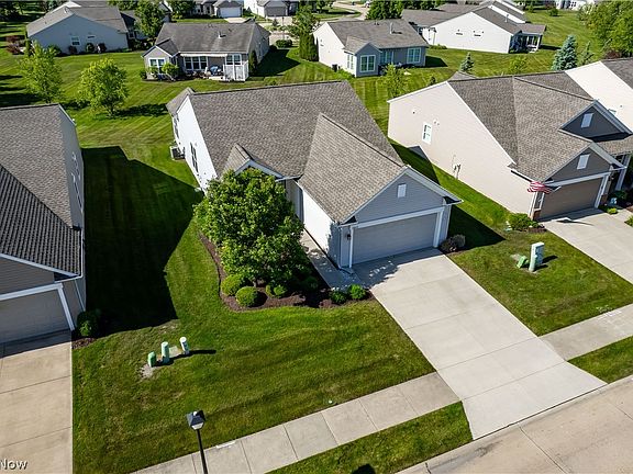 3rd image of 38435 Revere Dr