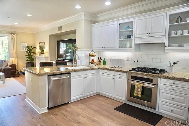 1st image of 1800 Oak St Unit 200