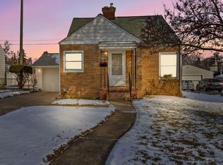 21227 Hillcrest St, Clinton Township, MI 48036