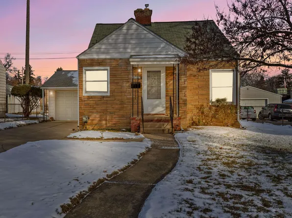 21227 Hillcrest St, Clinton Township, MI 48036