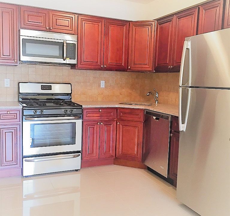 1st image of 2829 35th St #3R