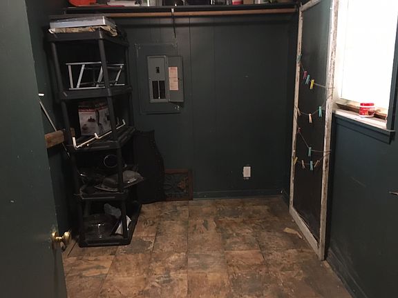 Laundry room--gas/electric
