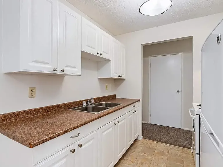 2253 Southview Dr SE — Photo 6