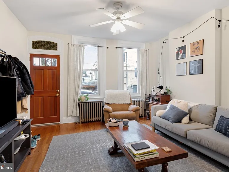 105 W Salaignac St — Photo 4