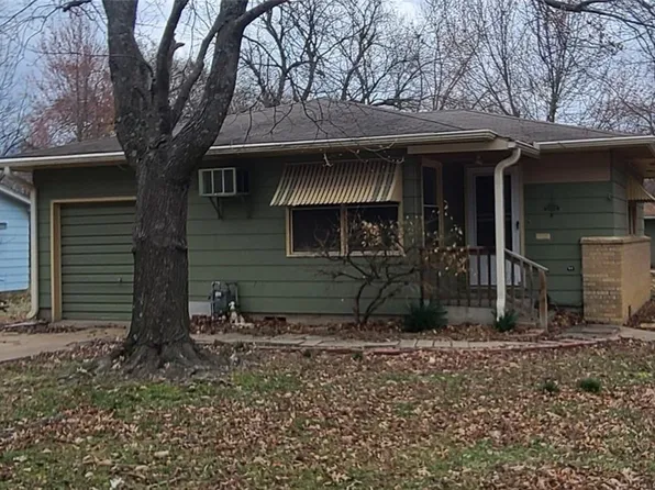 106 E Howard St, Girard, KS 66743