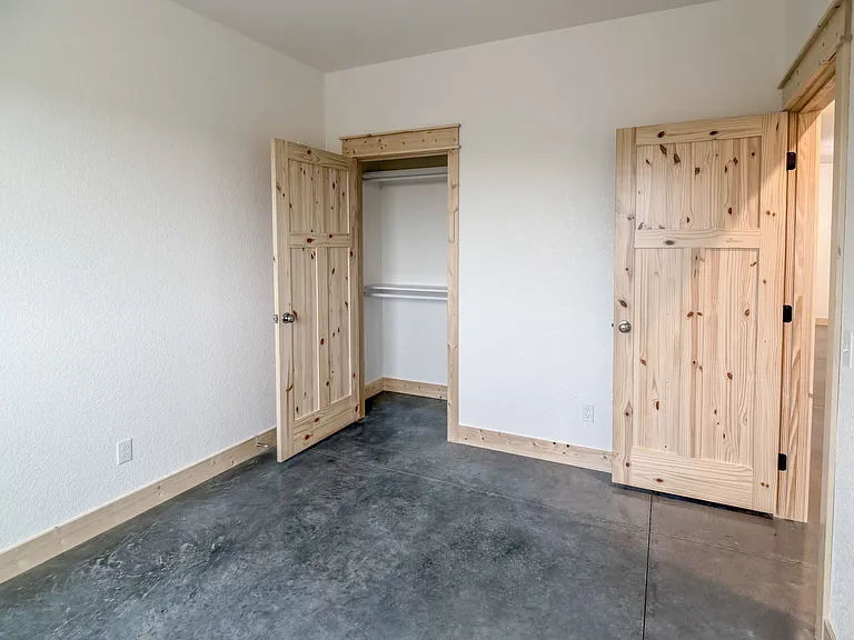 671 Valley View Dr — Photo 8