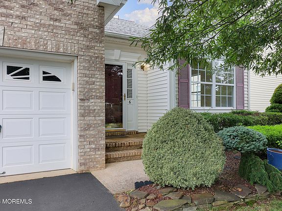 5th image of 6 Silver Maple Lane