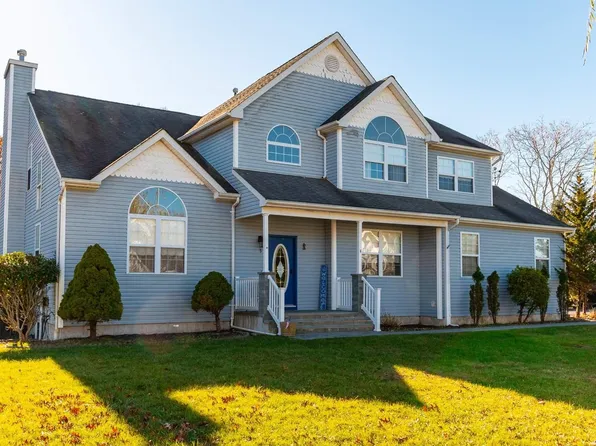 3 Landings Lane, East Patchogue, NY 11772