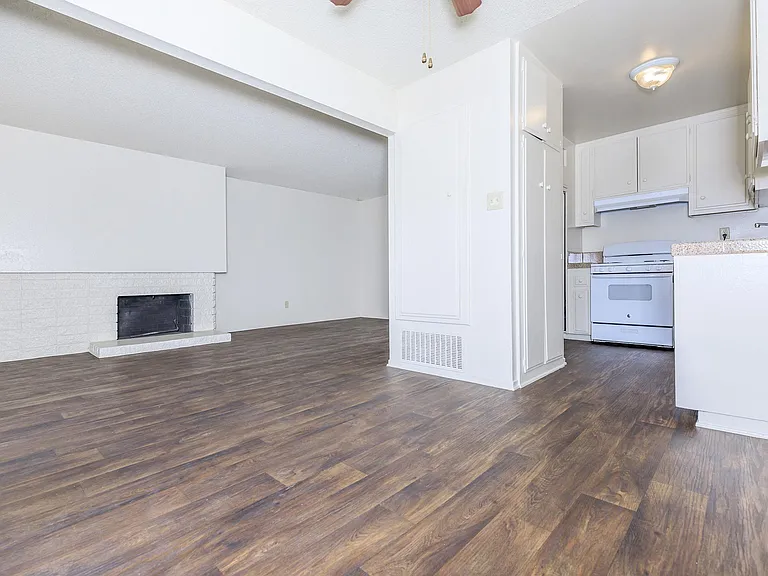 Walnut Park Apartments — Photo 14