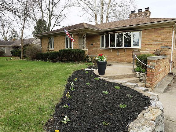 3rd image of 609 N Ironwood Dr