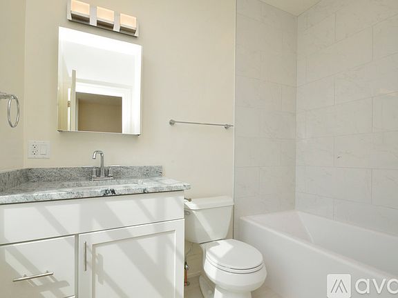 5th image of 2235 N Clybourn Ave #3N