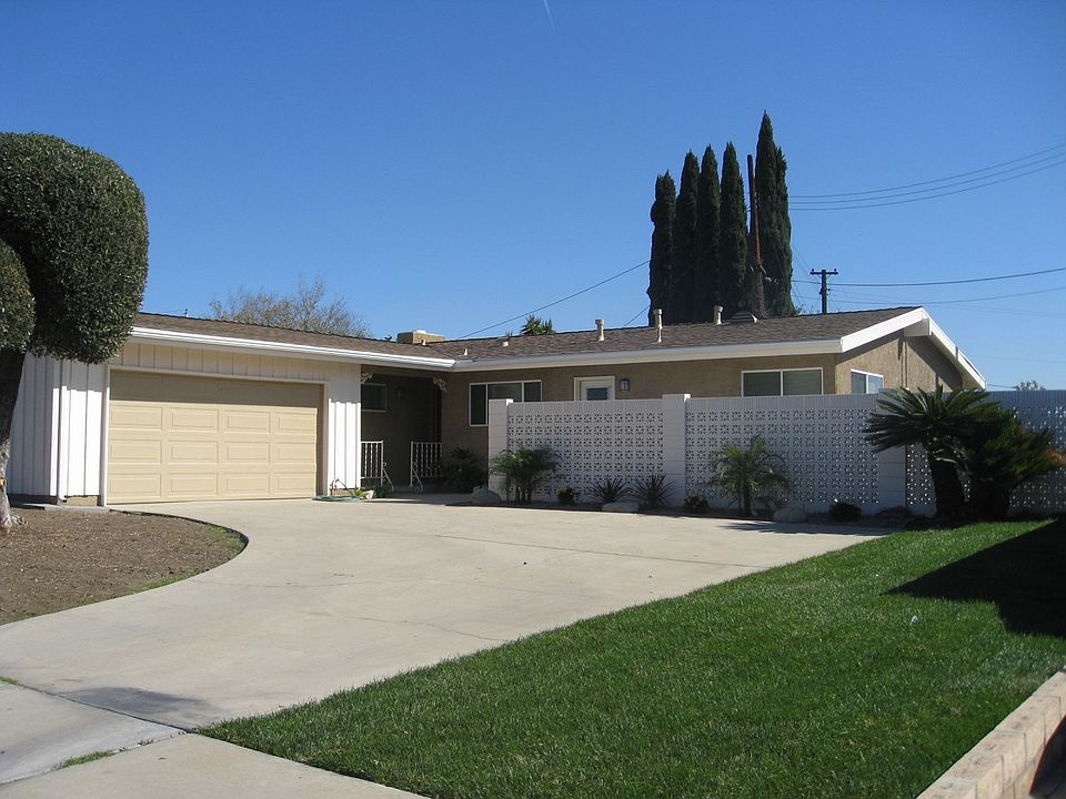 3 Bedrooms 2 Bathrooms