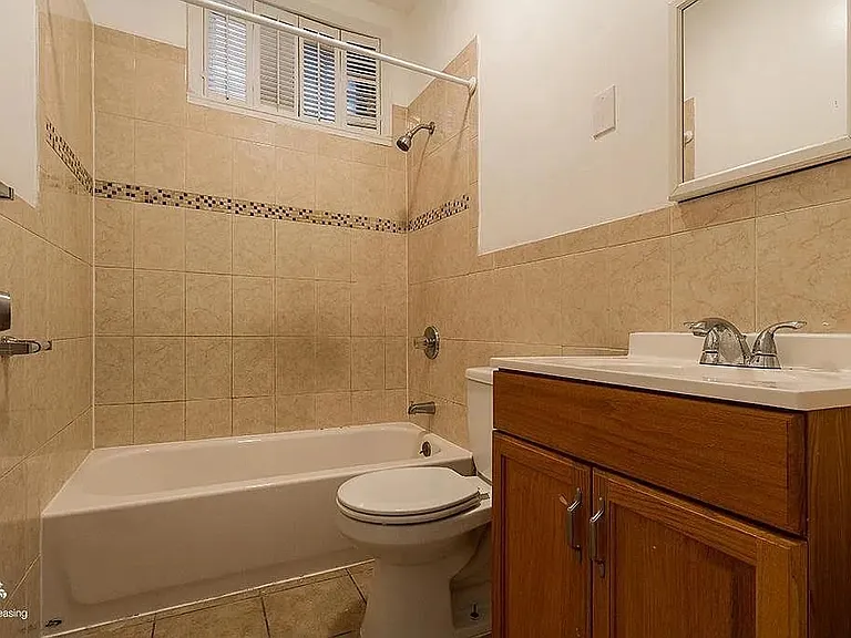 888 Summit Ave #2 — Photo 8