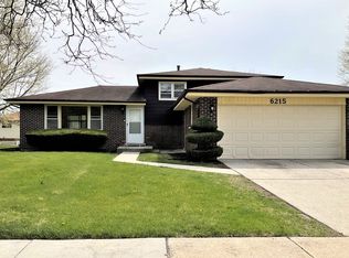 6215 Sunflower Dr, Matteson, IL 60443